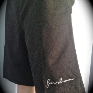Short en relief